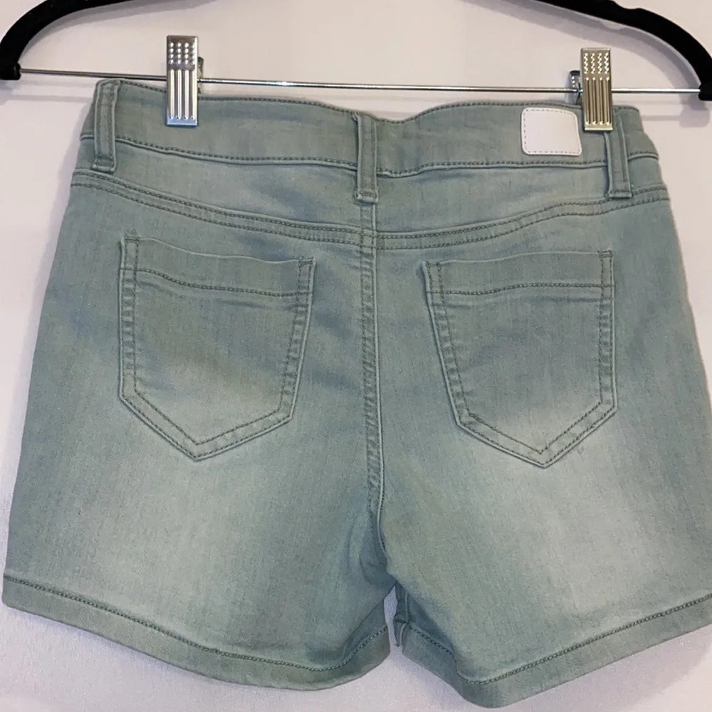 Celebrity Pink Girls solid light green pre washed denim shorts Size 12